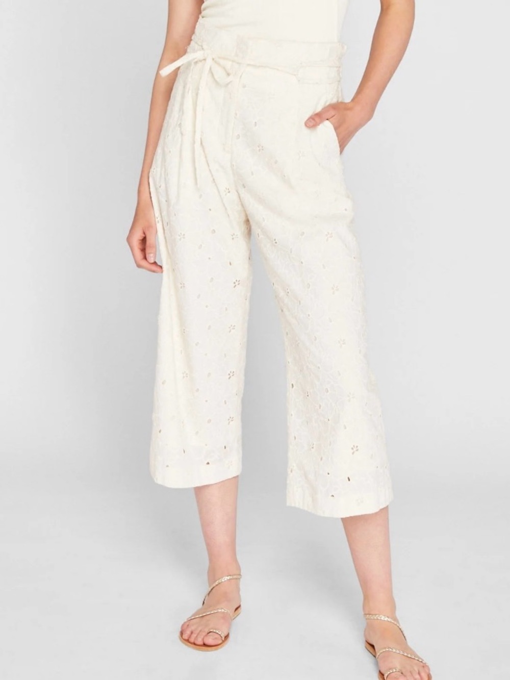 Club Monaco Coquette Eyelet Lace High Rise Wide Leg Beachy Pull On Crop Trousers
